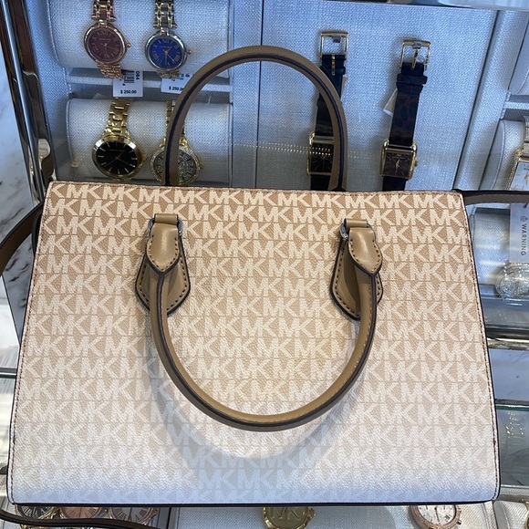 Michael Kors Sheila Medium Ombré Signature Logo Satchel
Husk
NWT - Picture 12 of 16